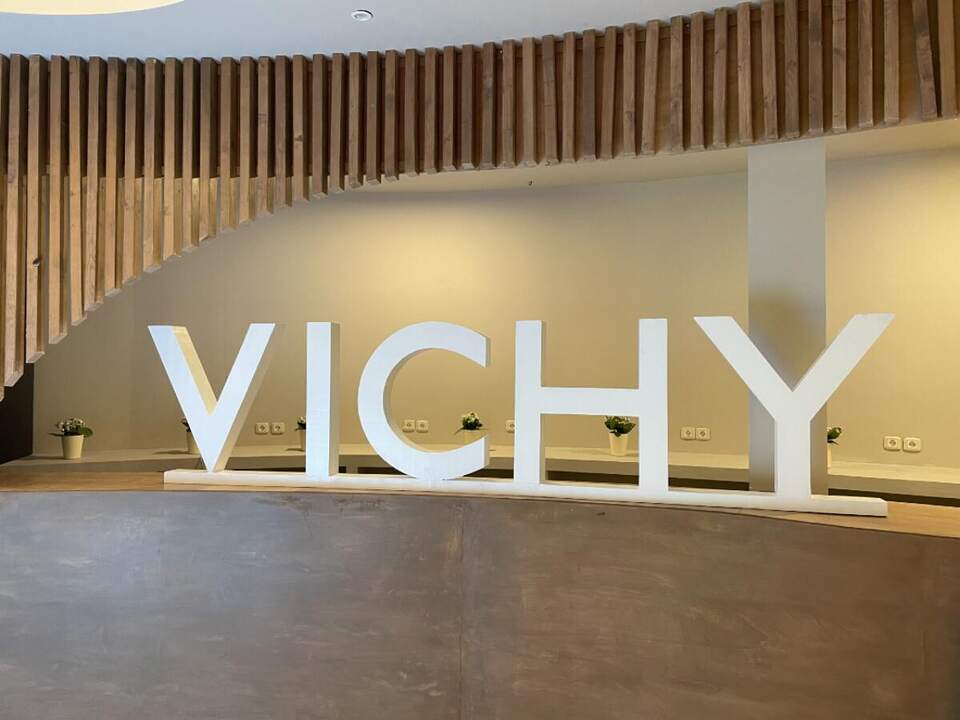 Free-standing letters, VICHY Laboratoires