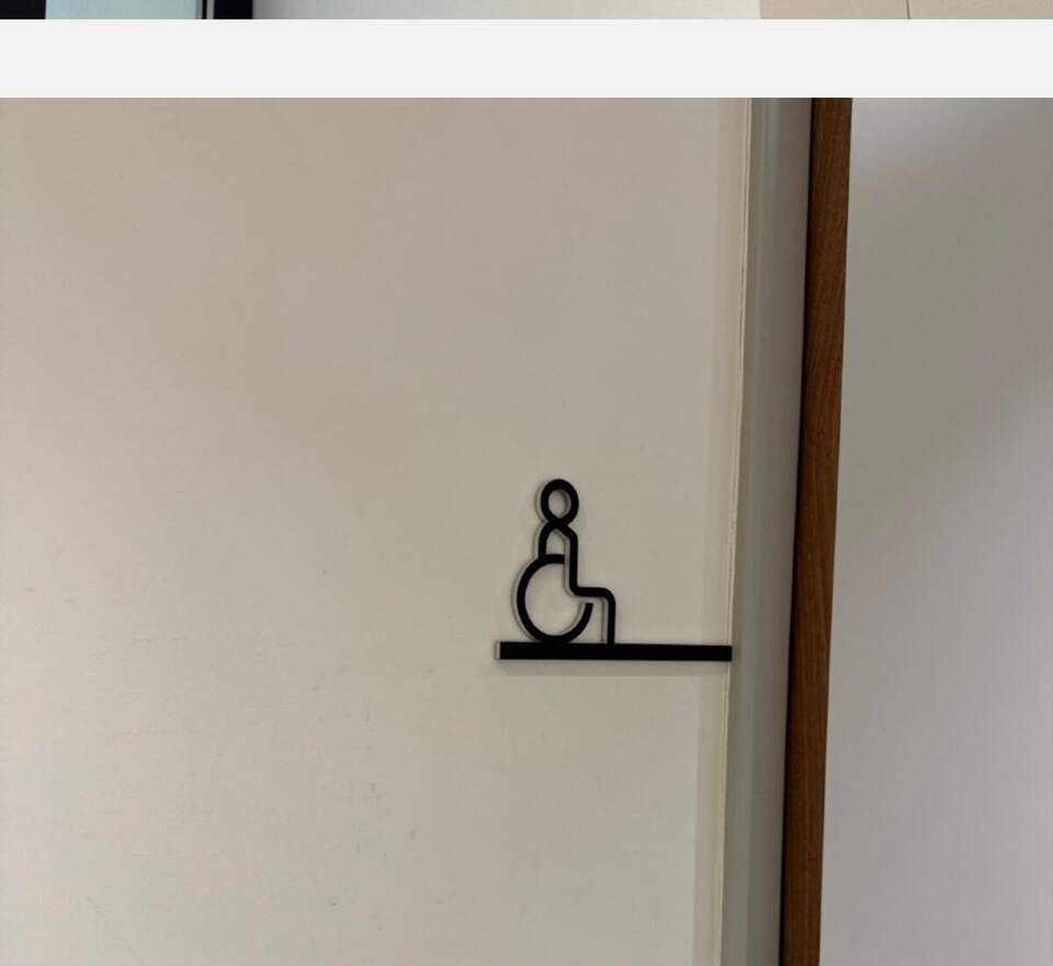 Accessible WC pictogram, Office