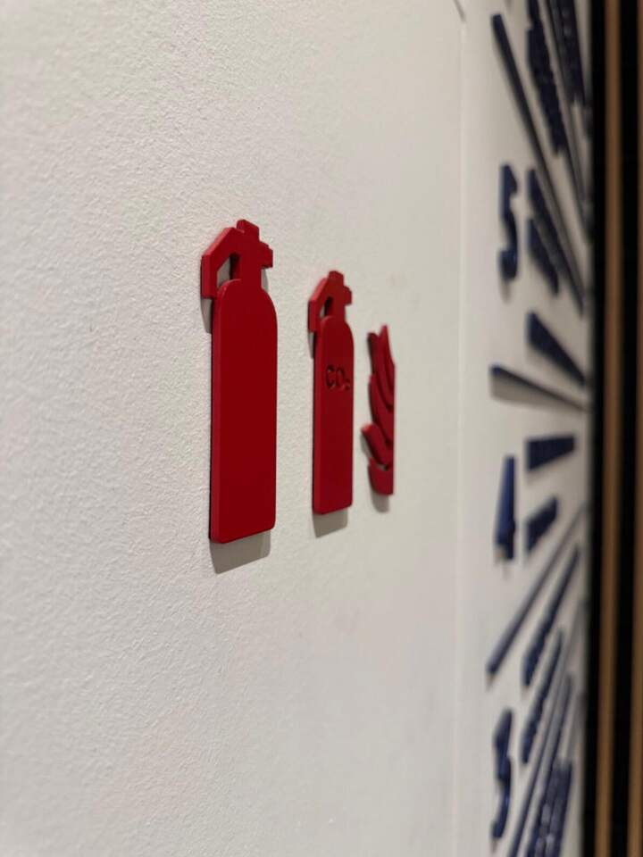 Red metal pictograms, Office