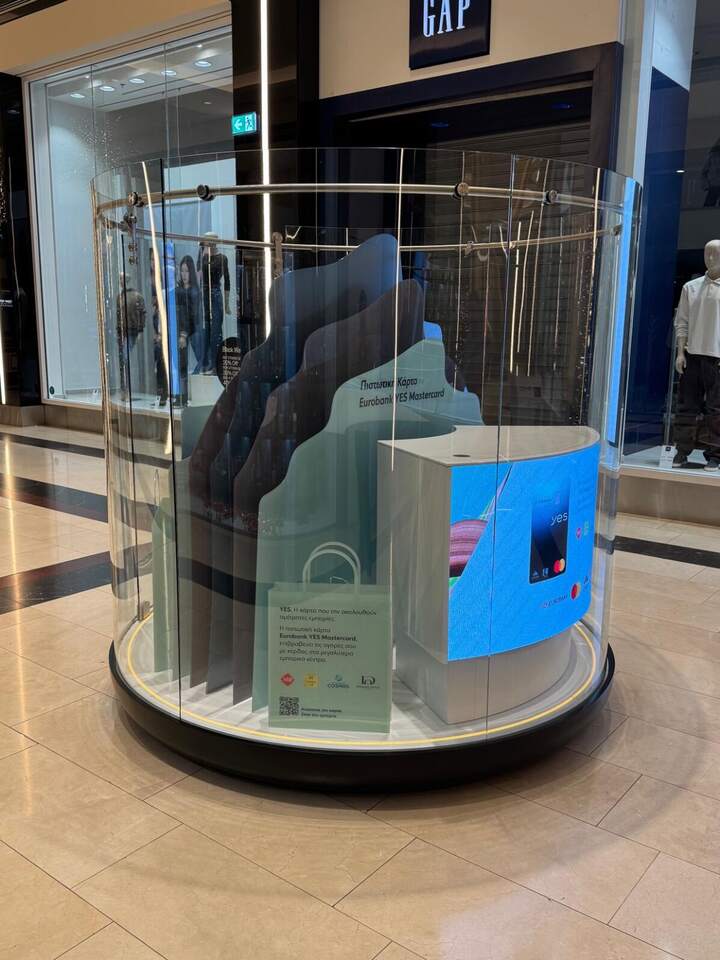 Acrylic display case, Retail display