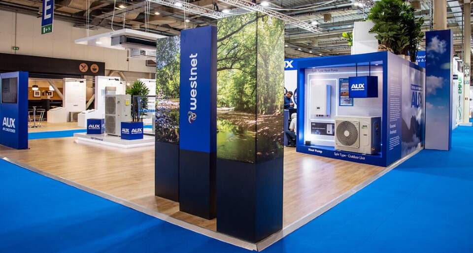 Totem with planted wall, Westnet